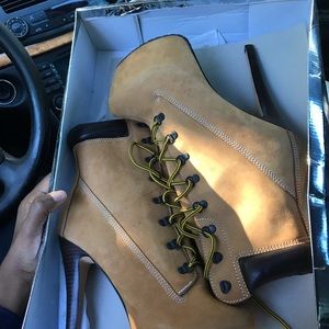 Timberland like heel boots